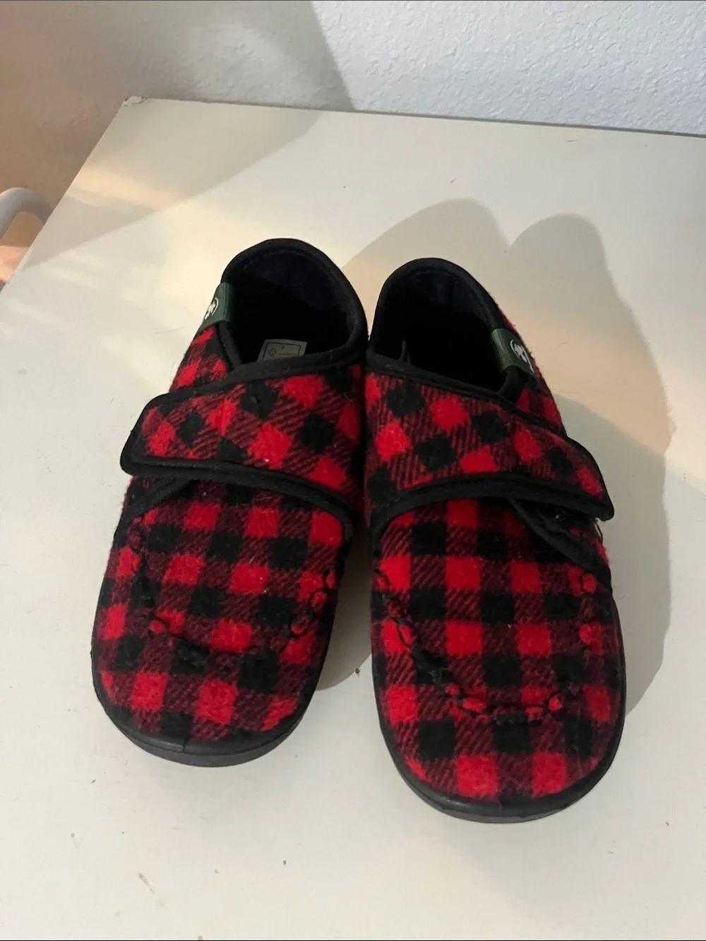 Kamik Kid’s Buffalo Check Plaid Red Black Hardsole slippers Size 12